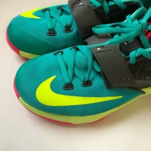 $$SALE$$ Girls NIKE KD VII SNEAKER Size 5.5Y.